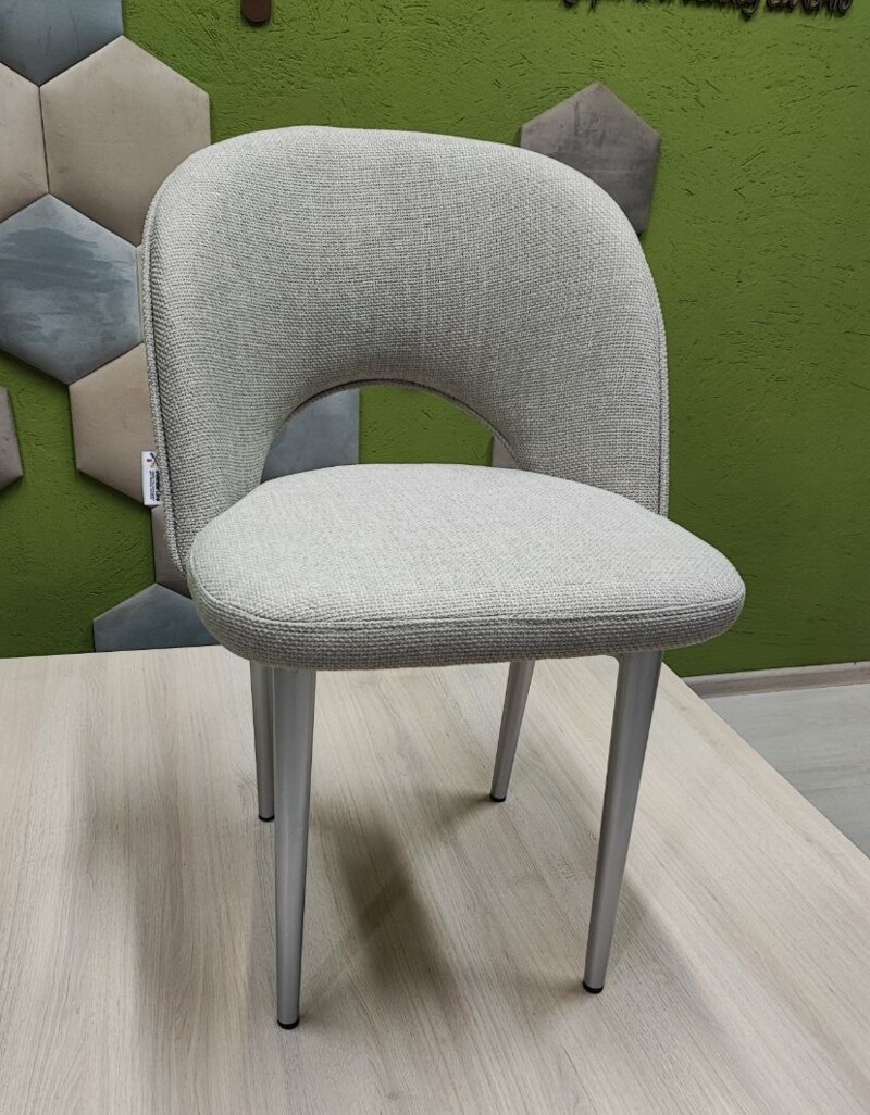 Martin chair with a swivel mechanism