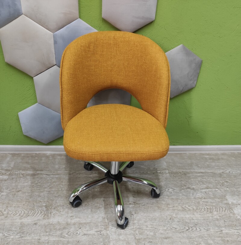 MARTIN chair (on wheels)