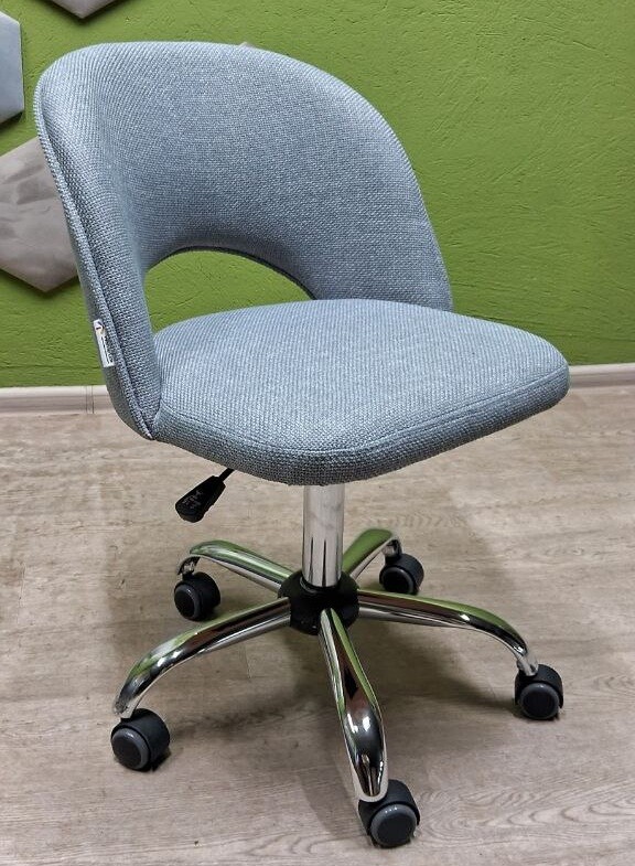 MARTIN chair (on wheels)