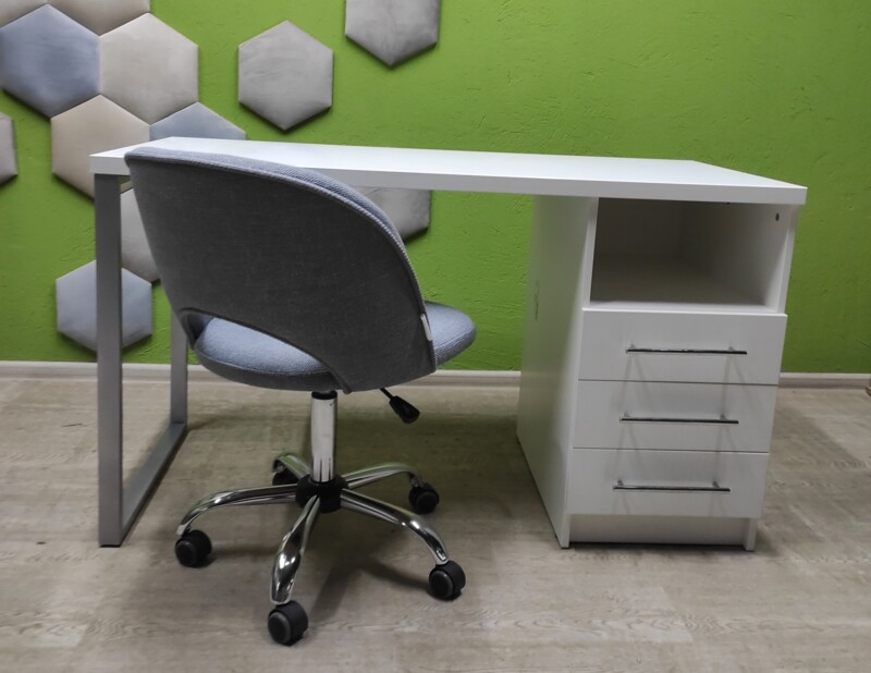 MARTIN chair (on wheels)