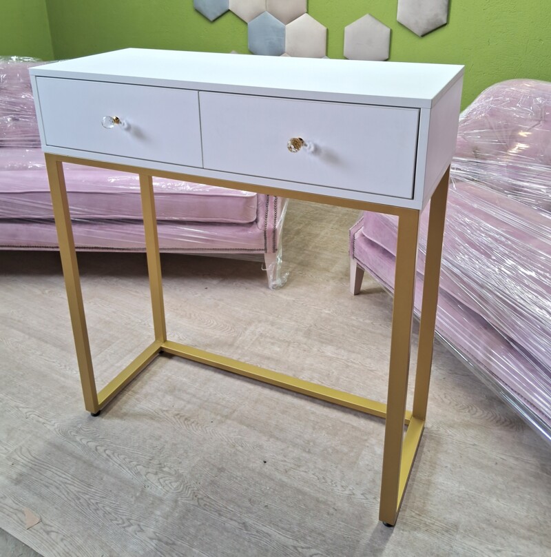 Cosmetic table